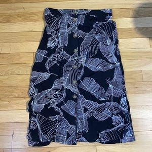 High rise express skirt with a stretch waist band